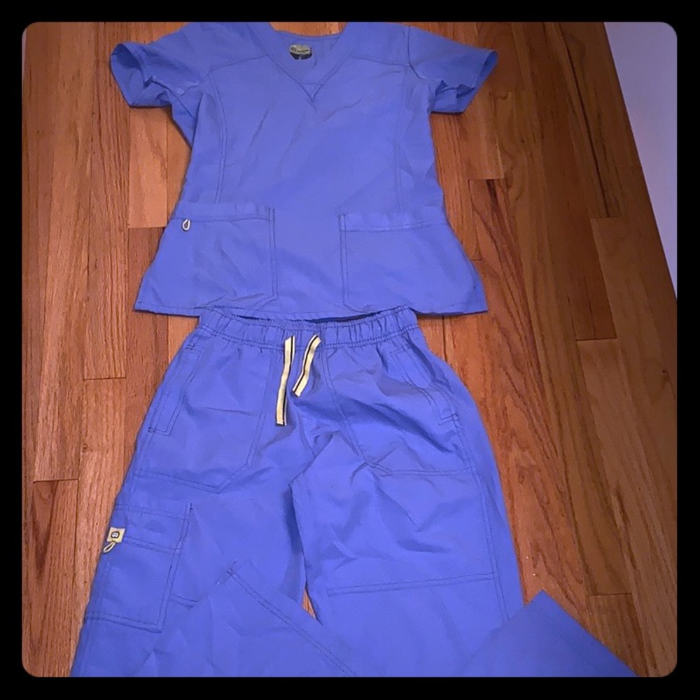 WONDERWINK Blue Scrub Top + Pant Set